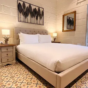 Typical Maltese Maisonette In St.julians Appartement